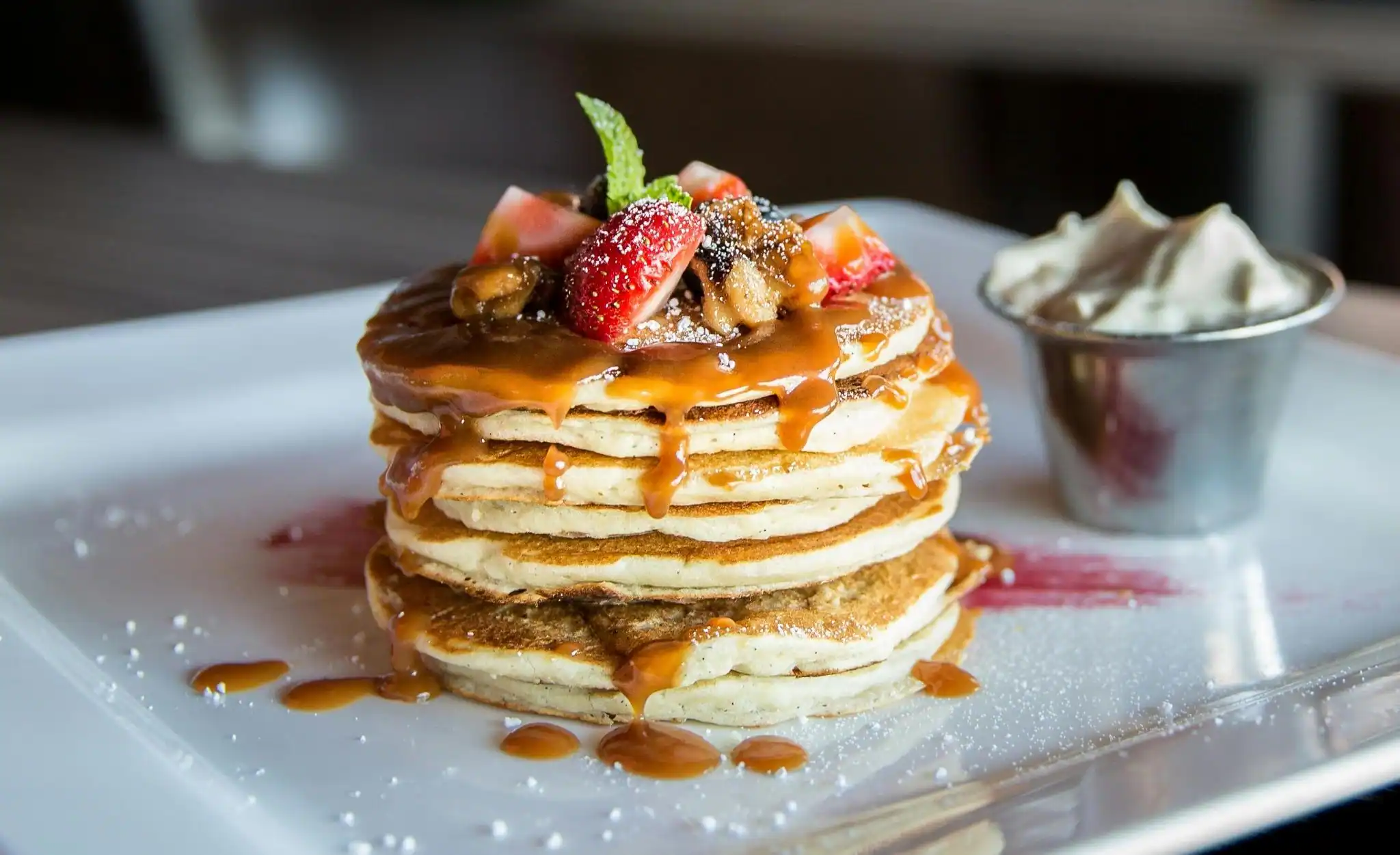 Pancakes con caramelo para el desayuno
